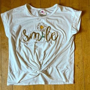 Jenna & jessie white tee shirt with the word smile on it